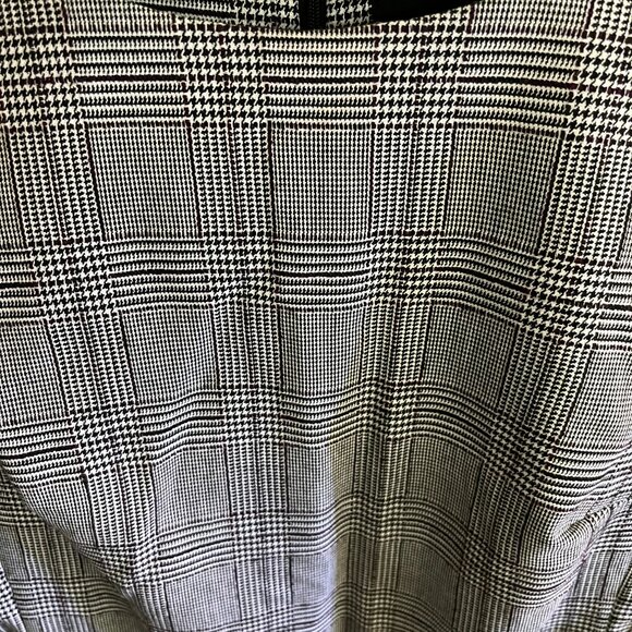 EUC KARL LAGERFELD PARIS Houndstooth Plaid Flutter Cuff (2) - Picture 7 of 7